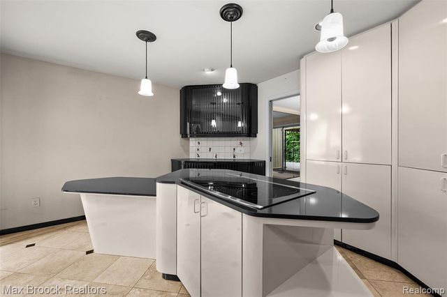 1131 Hillpointe Circle, Bloomfield Hills, MI 48304