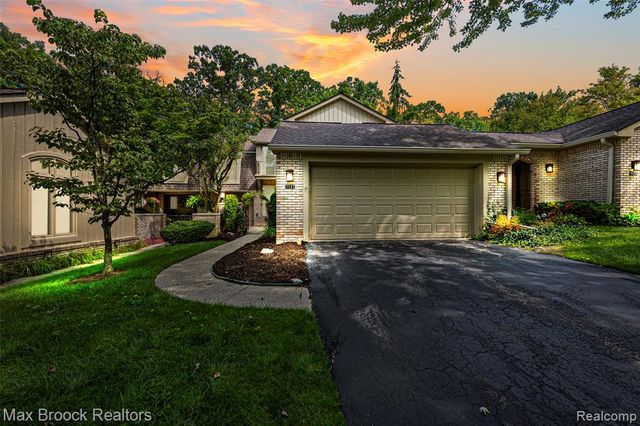 1131 Hillpointe Circle, Bloomfield Hills, MI 48304