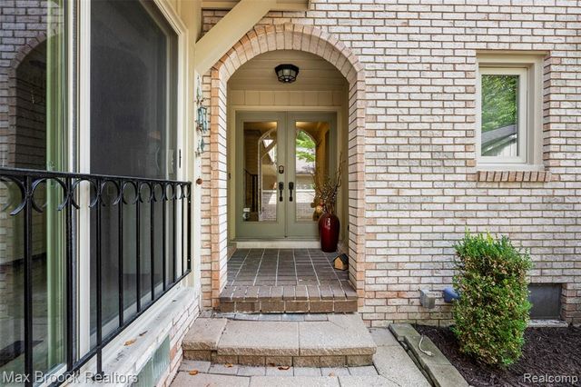1131 Hillpointe Circle, Bloomfield Hills, MI 48304