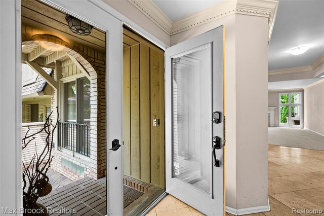 1131 Hillpointe Circle, Bloomfield Hills, MI 48304
