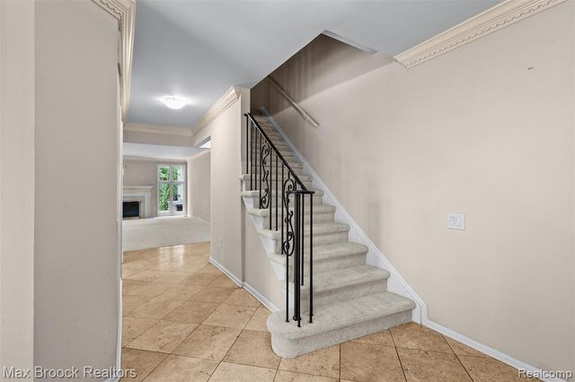 1131 Hillpointe Circle, Bloomfield Hills, MI 48304