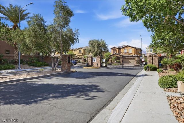 41 Peak Villa Avenue, North Las Vegas, NV 89031