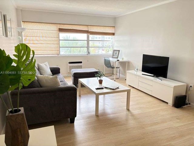 220 Kings Point Dr 509, Sunny Isles Beach, FL 33160