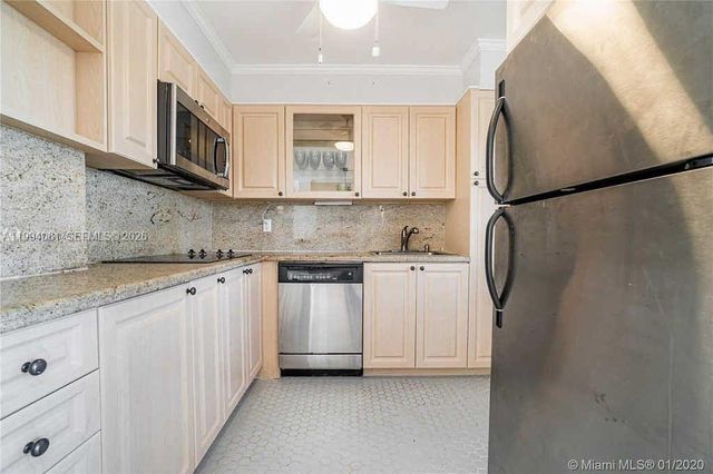 220 Kings Point Dr 509, Sunny Isles Beach, FL 33160