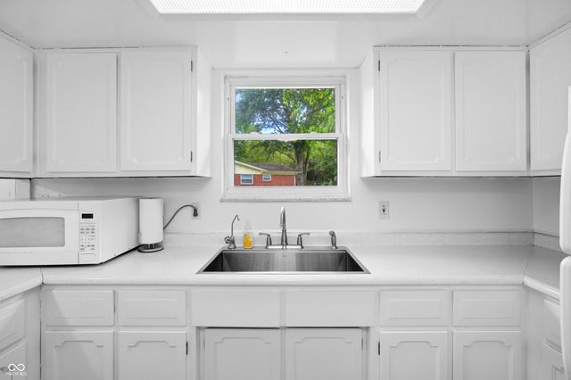 13705 E 200 S, Columbus, IN 47203