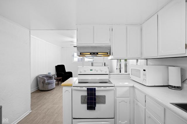 13705 E 200 S, Columbus, IN 47203