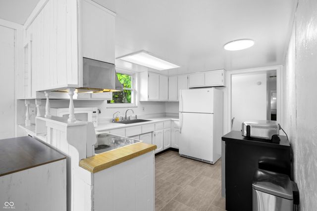 13705 E 200 S, Columbus, IN 47203