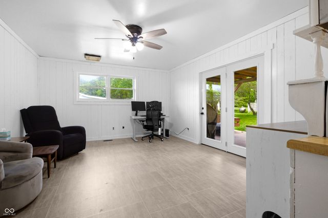 13705 E 200 S, Columbus, IN 47203