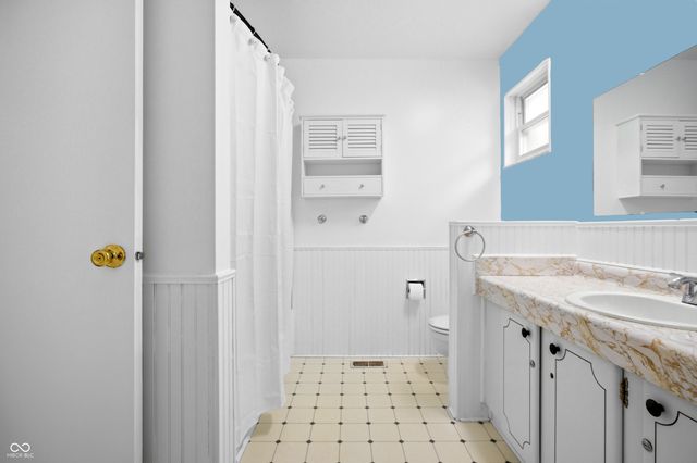 13705 E 200 S, Columbus, IN 47203