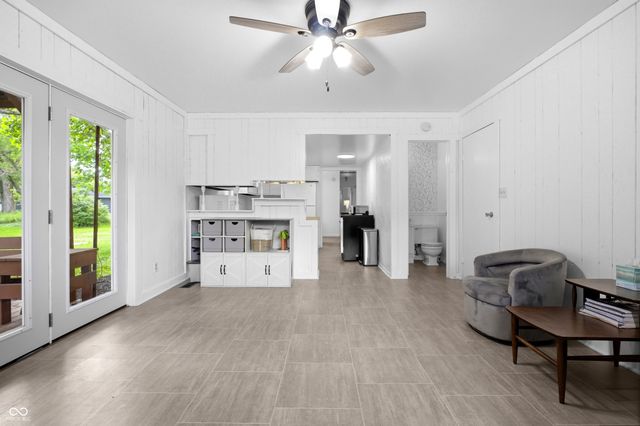 13705 E 200 S, Columbus, IN 47203