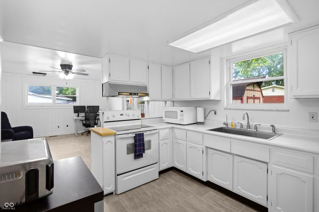 13705 E 200 S, Columbus, IN 47203