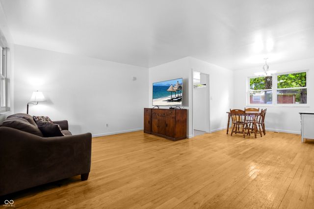 13705 E 200 S, Columbus, IN 47203