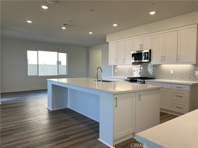 17160 Kent Street, Hesperia, CA 92345