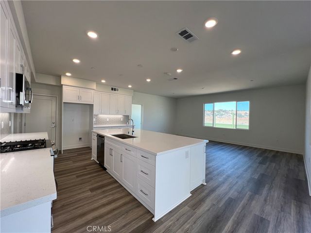 17160 Kent Street, Hesperia, CA 92345