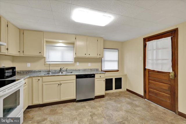 113 S STRAUB AVE, Orwigsburg, PA 17961