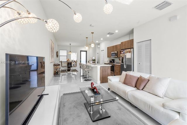 7925 NW 104th Avenue 21, Doral, FL 33178