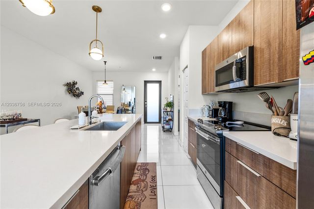 7925 NW 104th Avenue 21, Doral, FL 33178