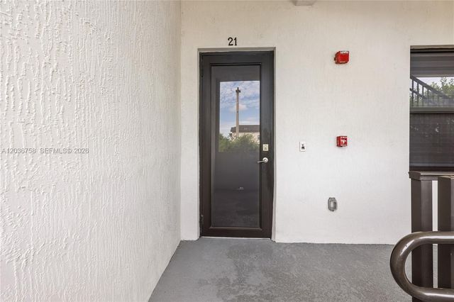 7925 NW 104th Avenue 21, Doral, FL 33178