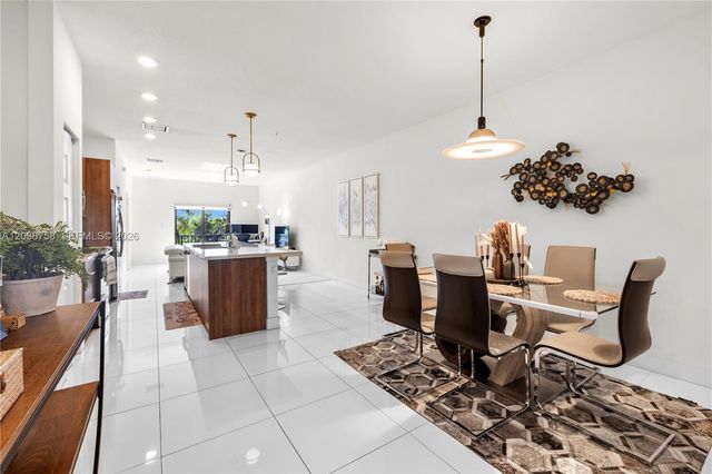 7925 NW 104th Avenue 21, Doral, FL 33178
