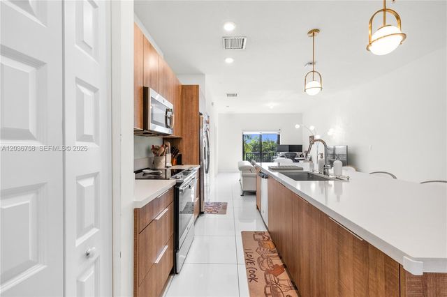 7925 NW 104th Avenue 21, Doral, FL 33178