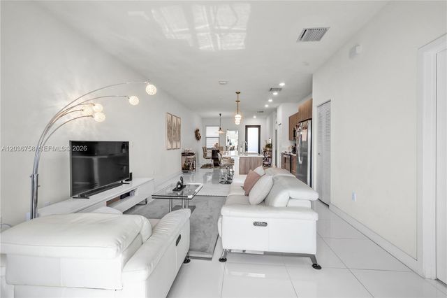7925 NW 104th Avenue 21, Doral, FL 33178