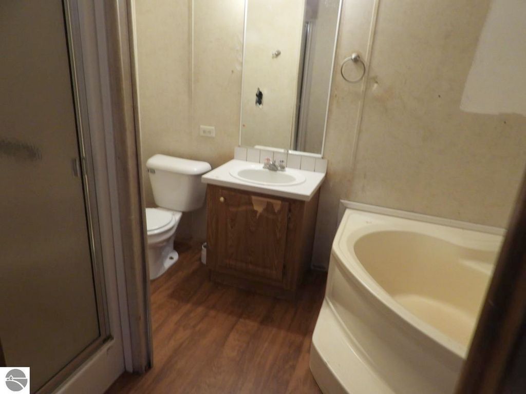 Image 10 of property listing at 224 Radcliff Drive, Houghton Lake, MI 48629