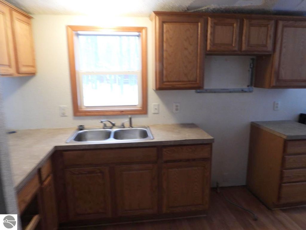 Image 11 of property listing at 224 Radcliff Drive, Houghton Lake, MI 48629