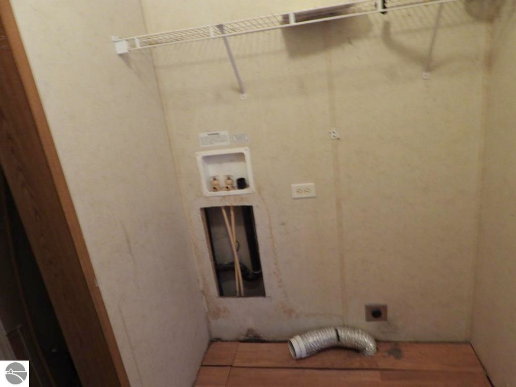 Image 12 of property listing at 224 Radcliff Drive, Houghton Lake, MI 48629