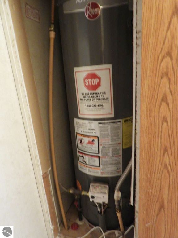 Image 13 of property listing at 224 Radcliff Drive, Houghton Lake, MI 48629