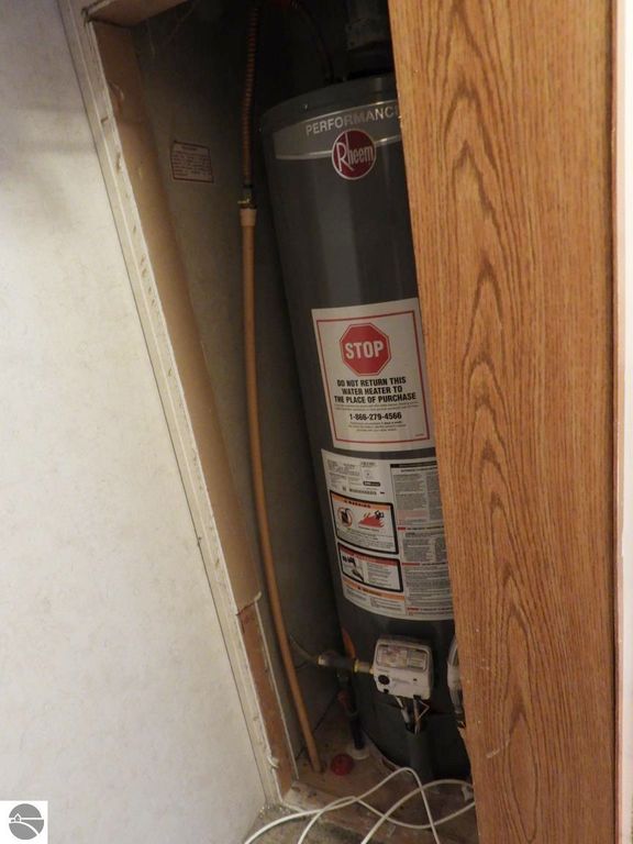 Image 14 of property listing at 224 Radcliff Drive, Houghton Lake, MI 48629