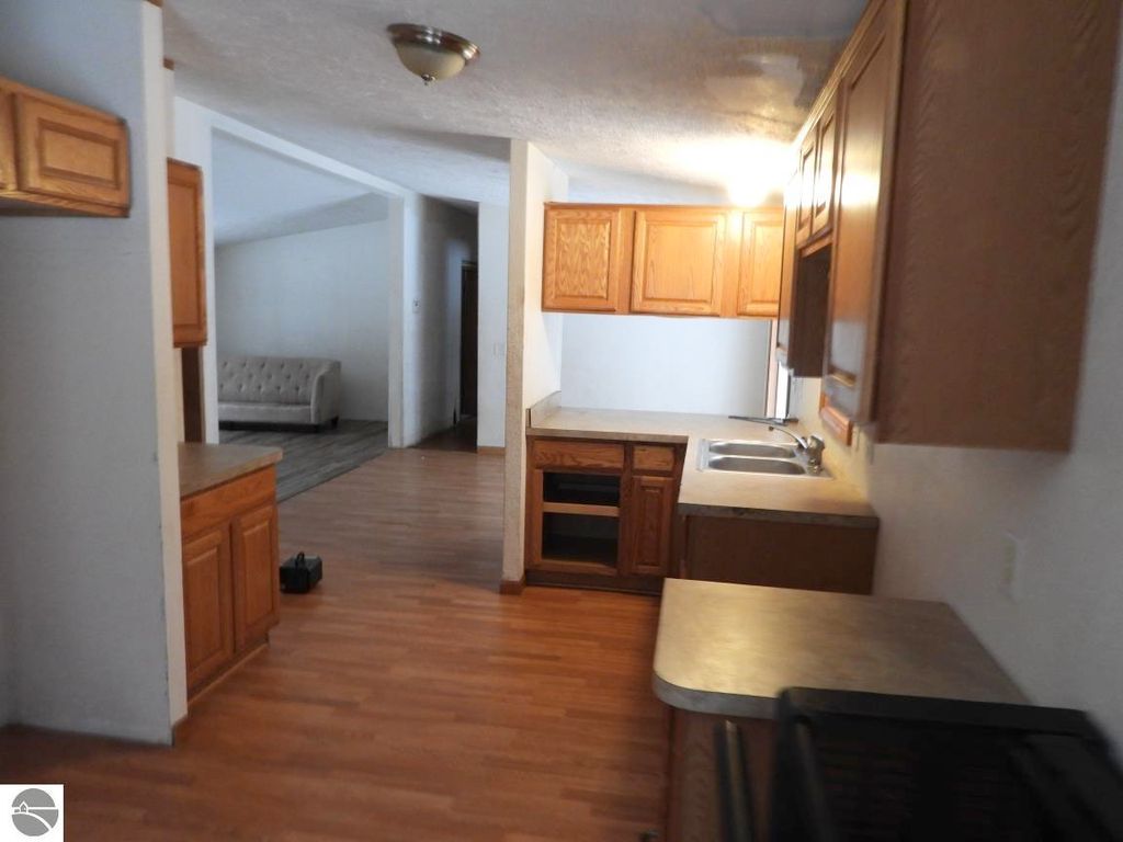 Image 15 of property listing at 224 Radcliff Drive, Houghton Lake, MI 48629