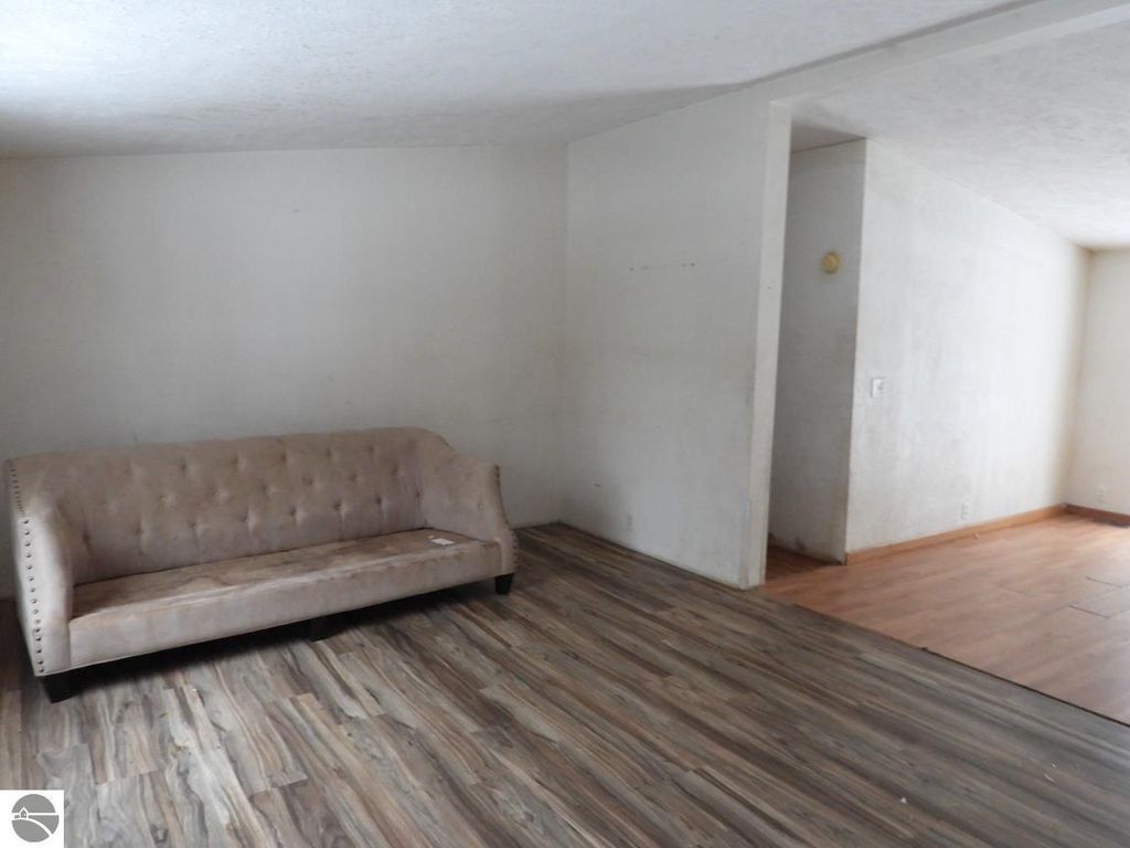 Image 2 of property listing at 224 Radcliff Drive, Houghton Lake, MI 48629