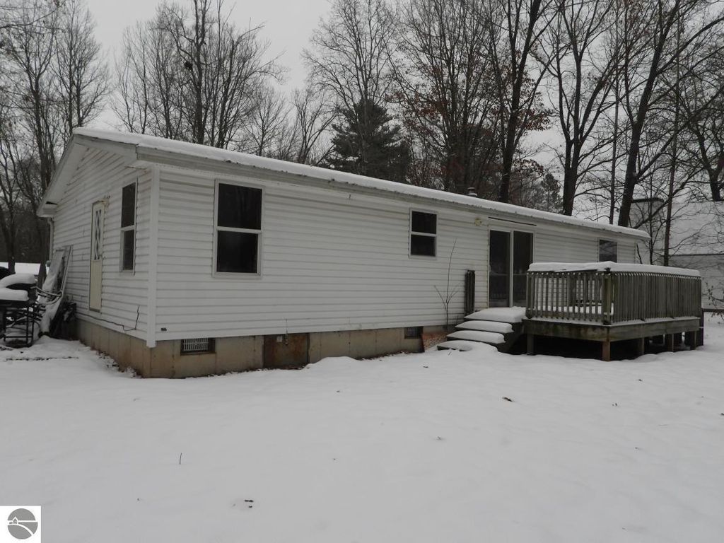 Image 21 of property listing at 224 Radcliff Drive, Houghton Lake, MI 48629