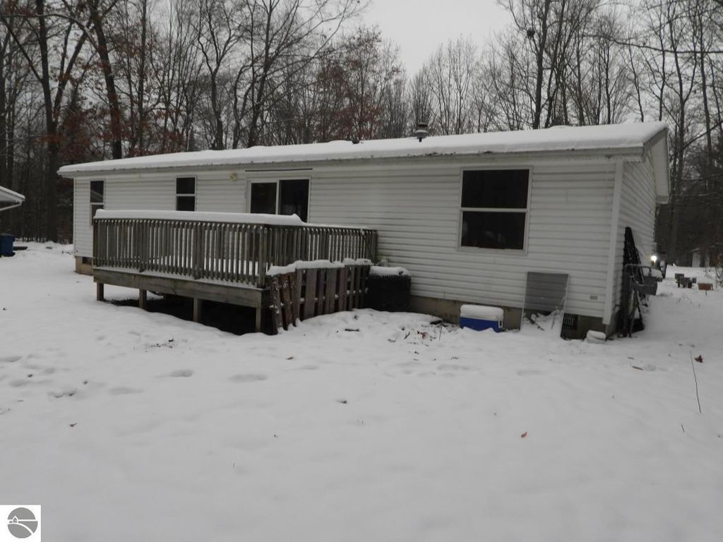 Image 22 of property listing at 224 Radcliff Drive, Houghton Lake, MI 48629