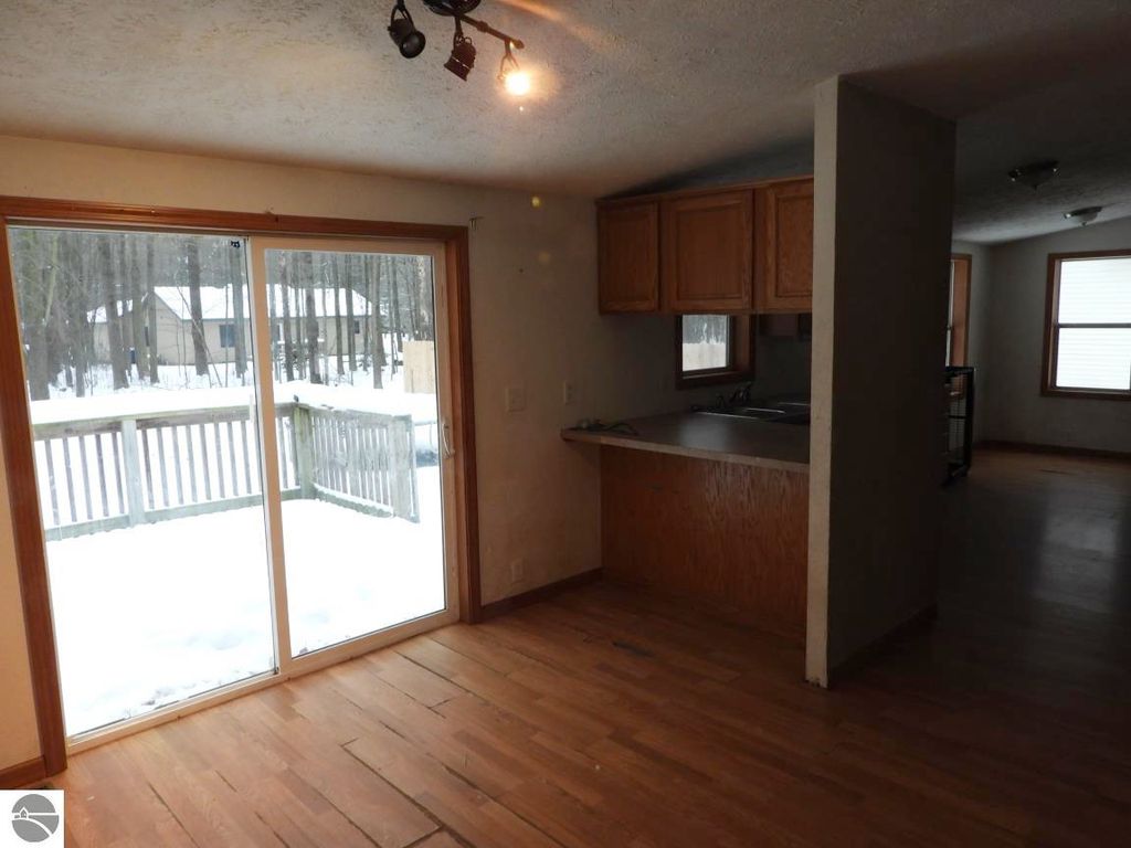 Image 4 of property listing at 224 Radcliff Drive, Houghton Lake, MI 48629