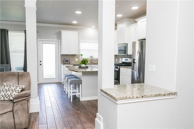 7834 Lands End Dr, Corpus Christi, TX 78414