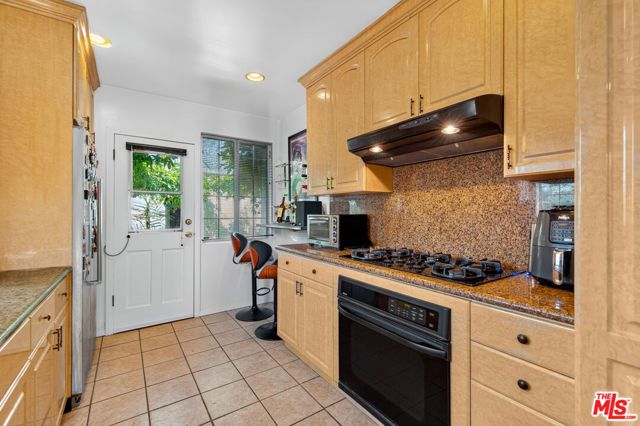 1701 N Buena Vista Street, Burbank, CA 91505