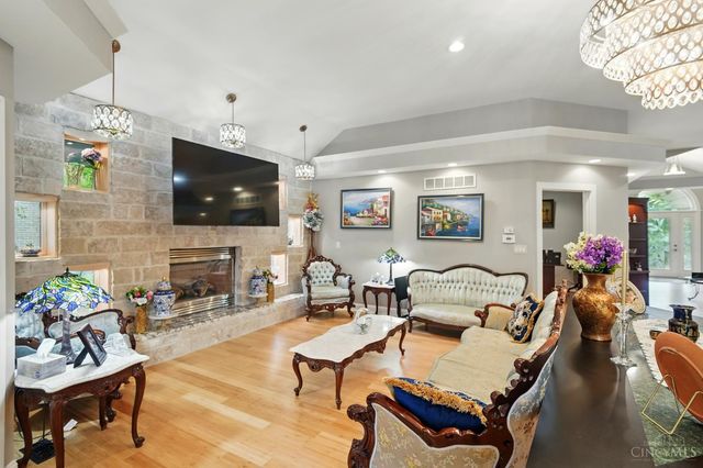 219 Chateau Valley Lane, South Lebanon, OH 45065