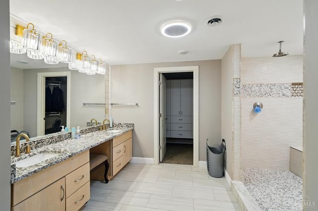 219 Chateau Valley Lane, South Lebanon, OH 45065