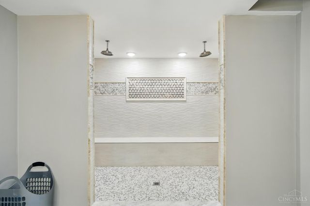 219 Chateau Valley Lane, South Lebanon, OH 45065