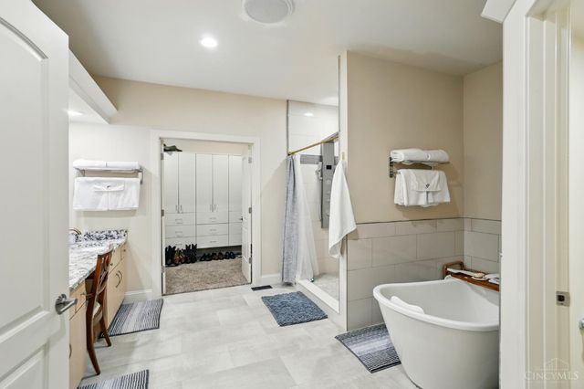 219 Chateau Valley Lane, South Lebanon, OH 45065