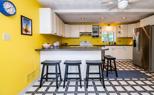34 Winter St, Reading, MA 01867