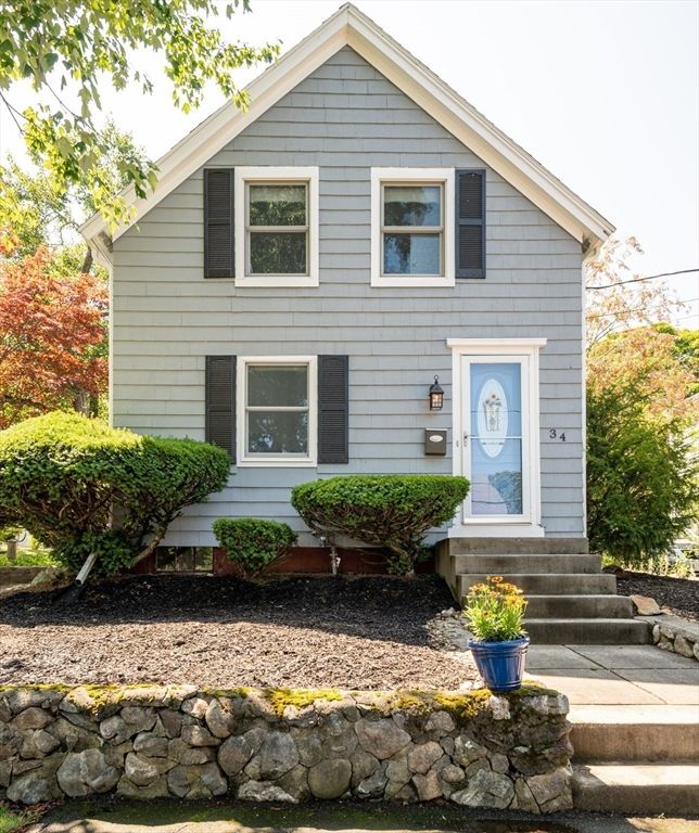 34 Winter St, Reading, MA 01867