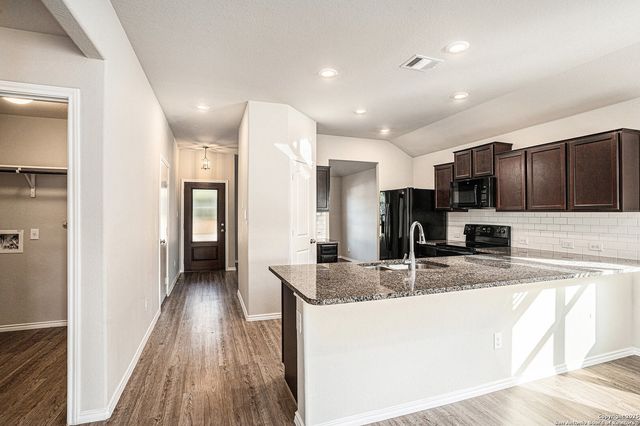 156 Field Rdg, New Braunfels, TX 78130