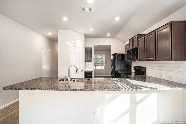 156 Field Rdg, New Braunfels, TX 78130