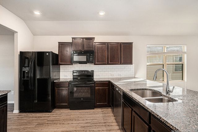 156 Field Rdg, New Braunfels, TX 78130