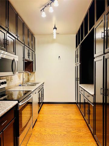 2100 Tanglewilde Street 536, Houston, TX 77063