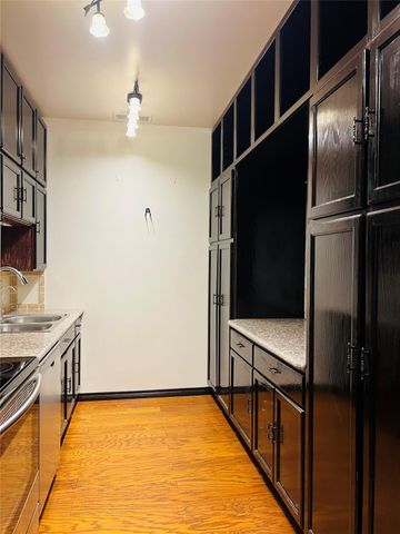 2100 Tanglewilde Street 536, Houston, TX 77063