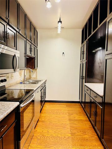 2100 Tanglewilde Street 536, Houston, TX 77063