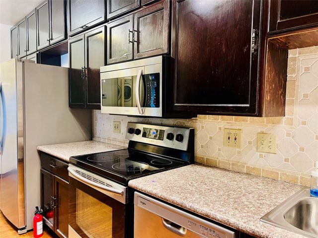 2100 Tanglewilde Street 536, Houston, TX 77063